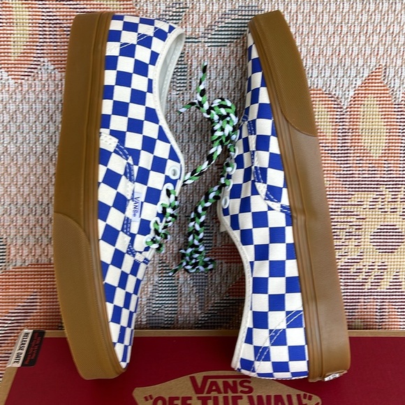 Vans Men’s Authentic
Checkerboard Blue/White
VN0009PVY6Z
Sneakers - Picture 10 of 16
